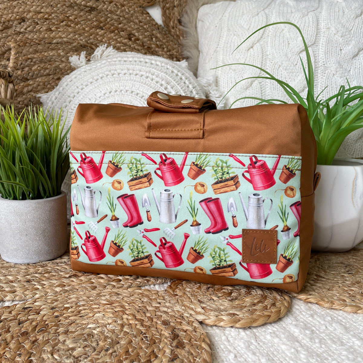 Waterproof LiliPOD bag | Janette gardens