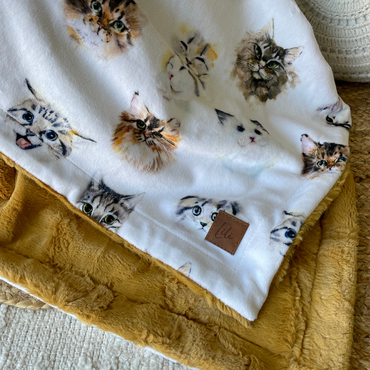 Simple comforter ready to go | Kittens [Minky/Faux Fur]